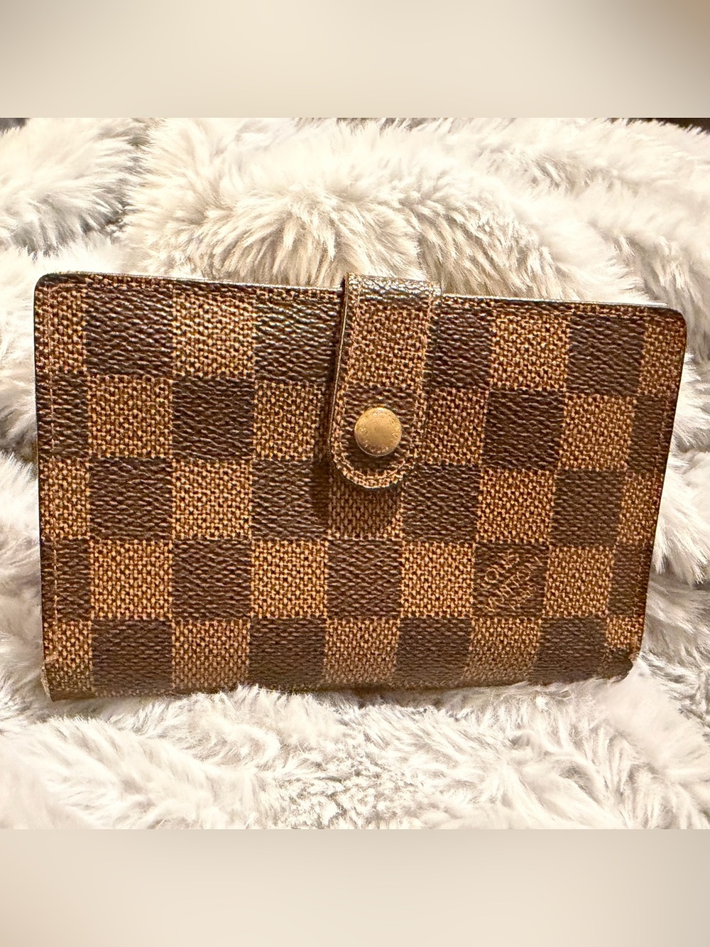Louis Vuitton Damier Women's Wallet - Kisslock